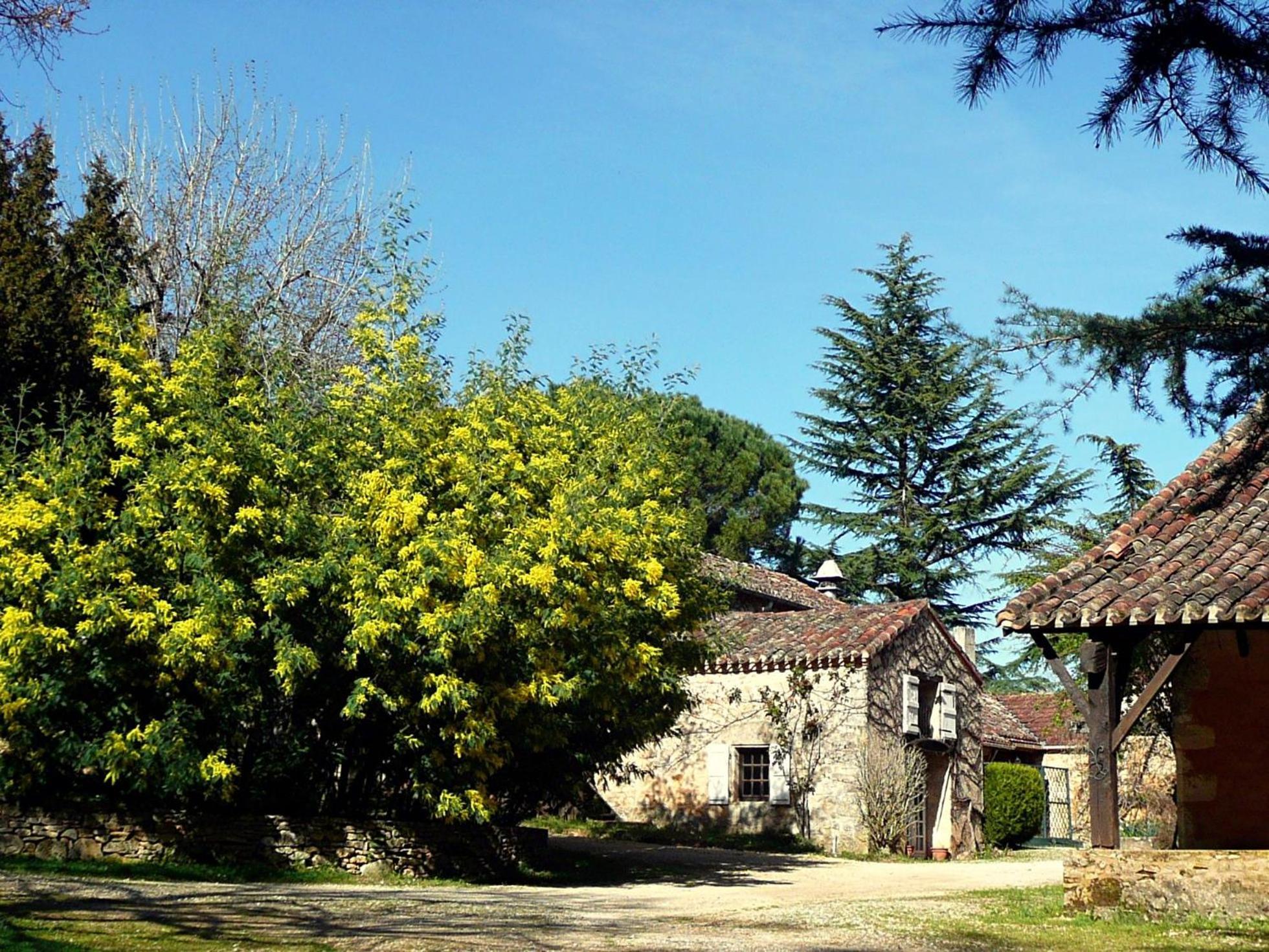 Вилла Domaine De Gavaudun Экстерьер фото